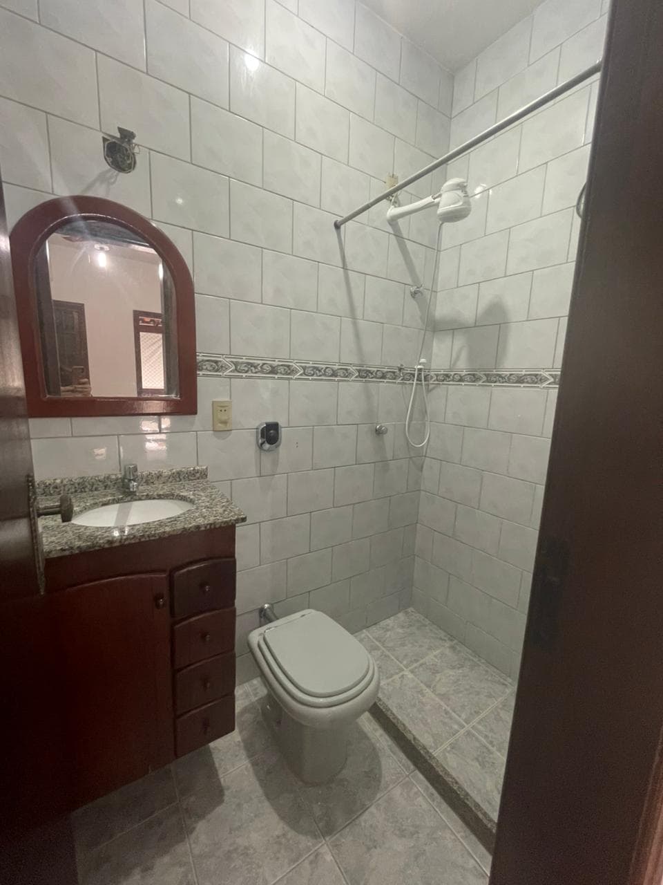 Banheiro Suíte 2 — Granito